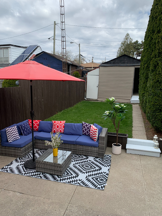 BACKYARD - 1 BDR BASEMENT APARTMENT /NO SHARING/SEPARATE ENTRANCE / ALL INCLUDED