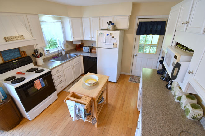 Kitchen - 243 Wood Hill Road - Harbor Island House