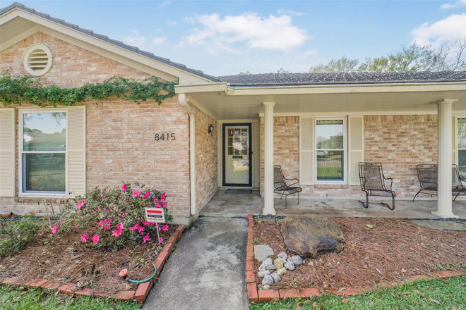 Entry - Lovely home in quiet neighborhood with easy access to Rice and the Texas Medical Center