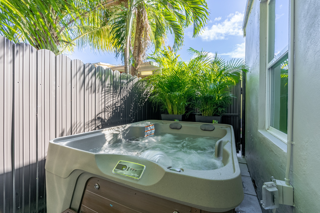 Jacuzzi - Villa la Morada – Stress-free, fully furnished & all-inclusive housing! Rent by Nov 27 → $500 OFF! Duplex