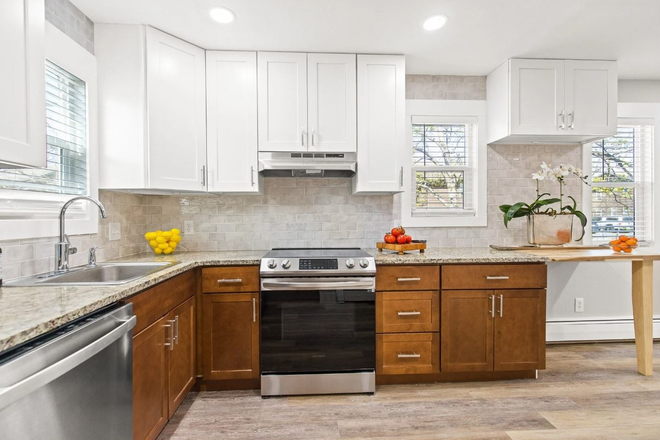 #1 - 3562 Nottingham (2BR/1BA) Apartments