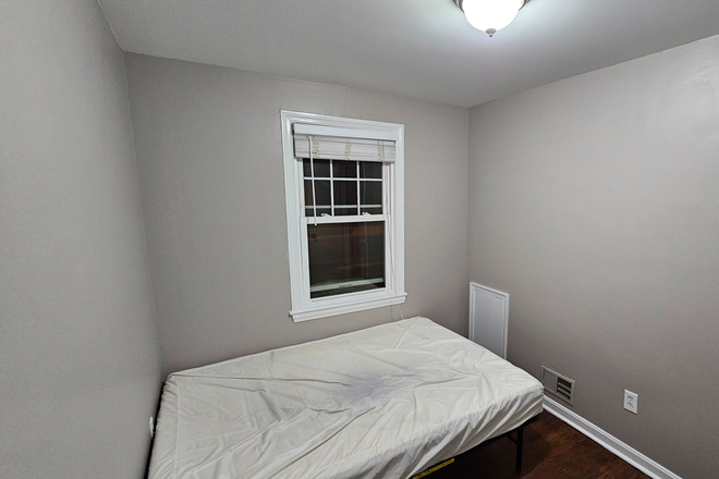 Bedroom - Single bedroom at a 5 bed private house