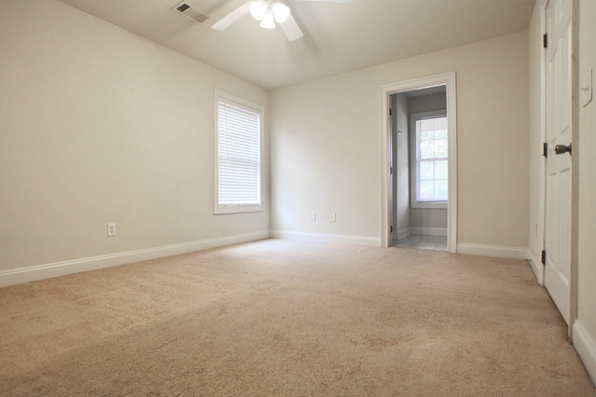 Spacious rooms - Eagles Landing Townhome