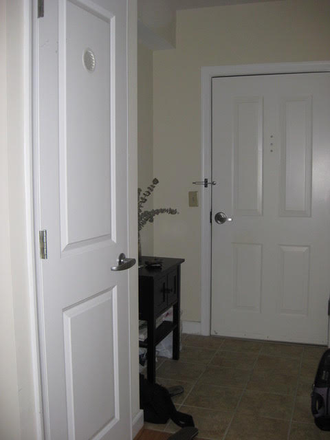 Entrance - Ideal Studio for Grad/Law Faculty and Students Condo