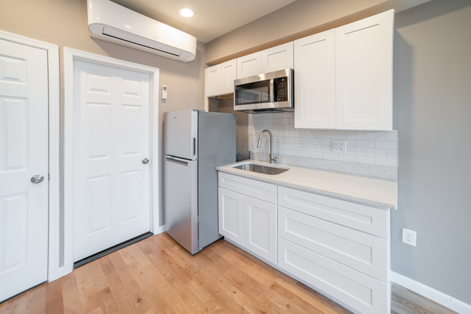 Kitchen - Beautiful Bright Studio Steps From Campus Apartments