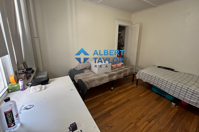 Bedroom #1 - 1 Bed split (2 Bed) available on Boylston! No Fee!! Apartments