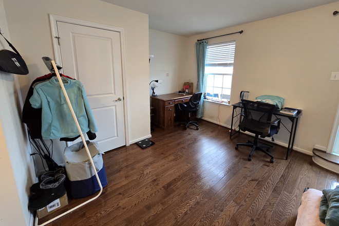 wardrobe and study area - 🌞 Summer Sublease Available (May 18 – July 31'26) | Fully Furnished Private Room with Balcony Townhome