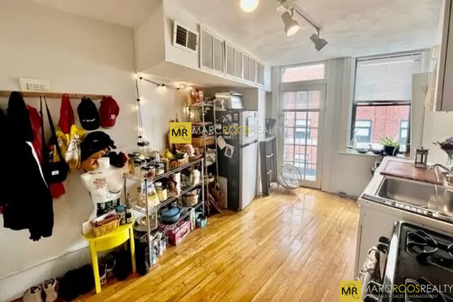 Call NOW for showings! 617-236-8550 - NORTH ST - ADORABLE *1/2 FEE* 1BR/1BA ON NORTH END WATERFRONT W/ LNDRY IN BLDNG *AVAIL NOW* Apartments