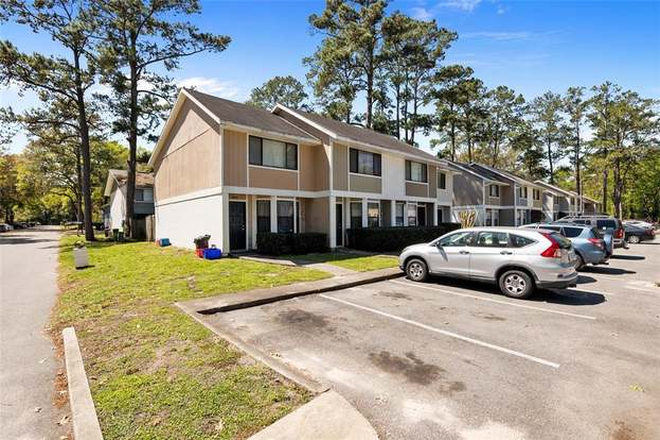 Townhouse row - Newly Renovated 2 bedroom 2.5 bathroom Townhouse near UF and Butler Plaza