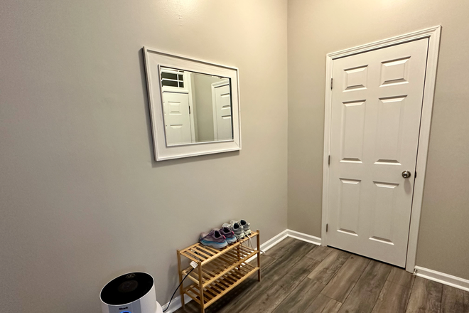 This is the entryway - Jack Hampton Dr