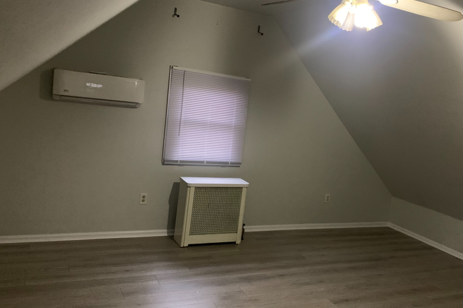 Bedroom - Immediate Opening - Graduate/Postgraduate House Share