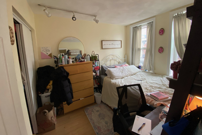 . - Amazing 1 Bed Split / 1 Bath in the North End available 9/1/26!! Apartments