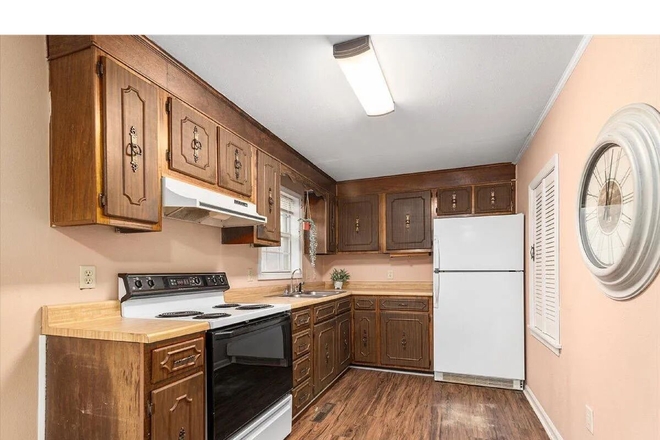 Kitchen - Cozy Home Just 13 Minutes from LU