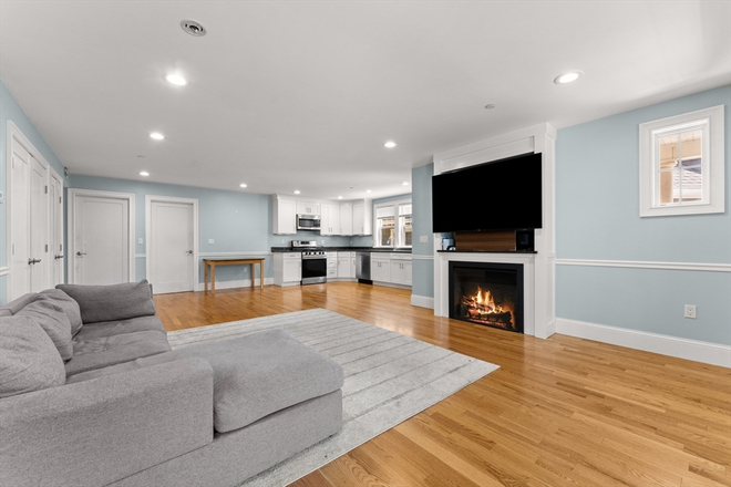 . - SPACIOUS 3 Bed/2 Bath w/LAUNDRY - Avail NOW!! Apartments