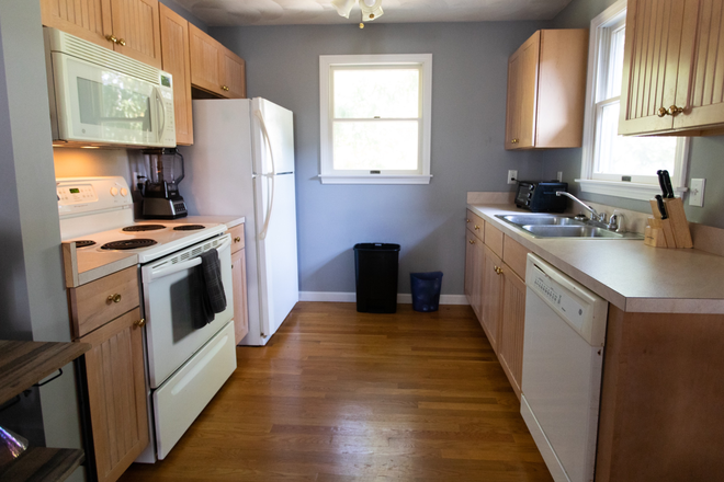 Kitchen - Cute fully furnished apartment