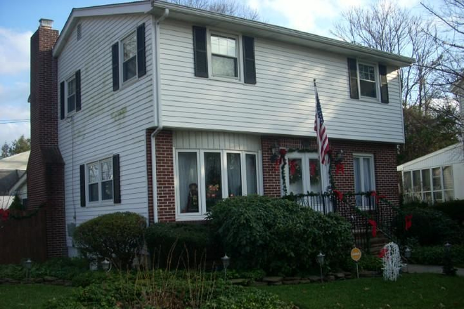 Front view - Furnished rooms for females-Princeton Pike-Lawrenceville House