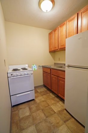 1 - AVAIL NOW- Awesome Comm Ave 1 bed. H/HW inc. NO FEE! Apartments