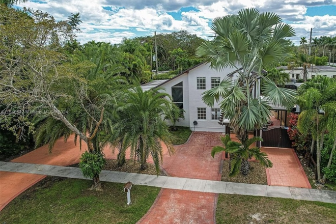 Air view - Beautiful 4-bedroom, 3-bathroom Singe Family Home With Pool Near UM