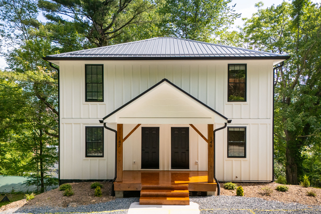 Exterior Duplex Unit - Walking Distance to Campus