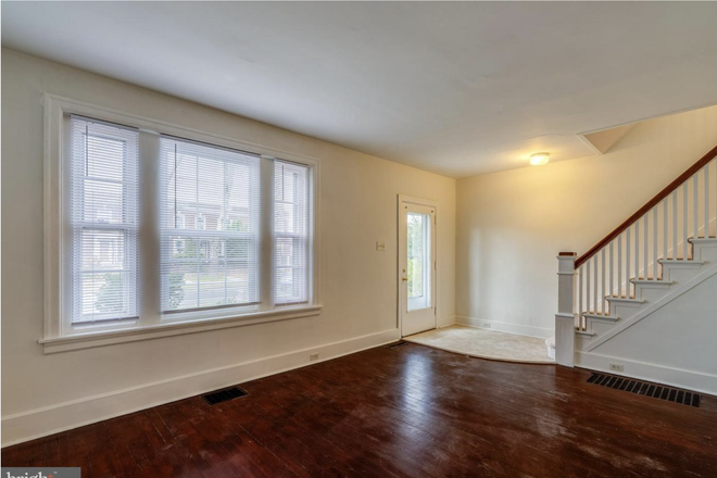 Entrance - Entire Private Home, 10min from Campus & Reading Hospital