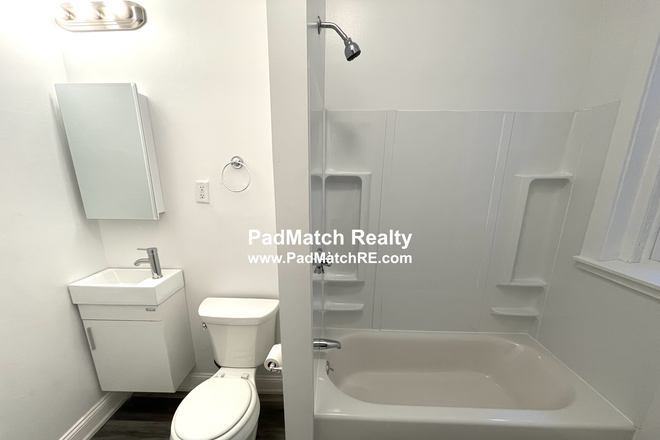 ! - JUST RENOVATED 2 bedrooms with dishwasher and beautiful kitchen! HT/HW incl, no fee!Ref#15003 Apartments