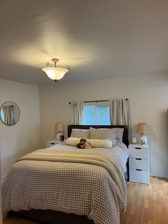 Bedroom - Spring 2026 Sublease – 25% Off! Room on The Hill, 2 min walk to campus, Parking Included