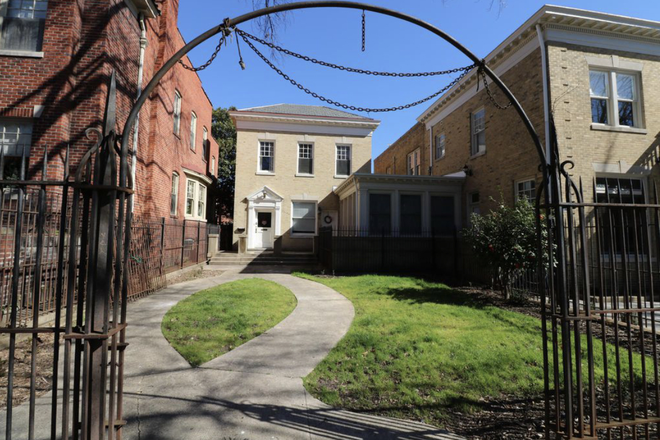 Outside street view - Huge 5 Bedroom**Practically on campus!