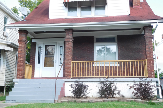 Front porch - Three blocks from Xavier Campus - 4 Beds 2.5 baths House