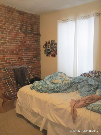 Call/text 602-317-9877 for a showing. - 9-1-26 / NO FEE / JUST LISTED 2BR WITH EXPOSED BRICK AND LAUNDRY IN UNIT! Condo