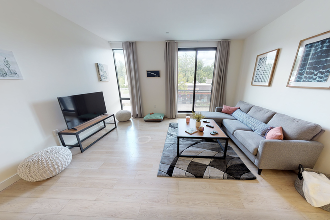 Livingroom - Kendrick Place 4 Bed 2 Bath Spring Lease Transfer Apartments