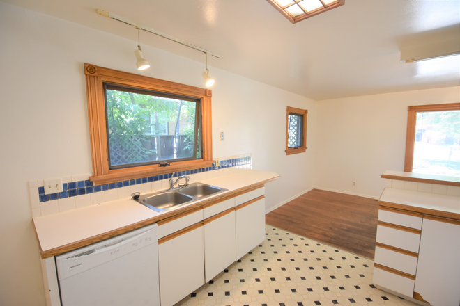 450 S. 42nd - 450 S. 42nd St. (6BR /3BA) House