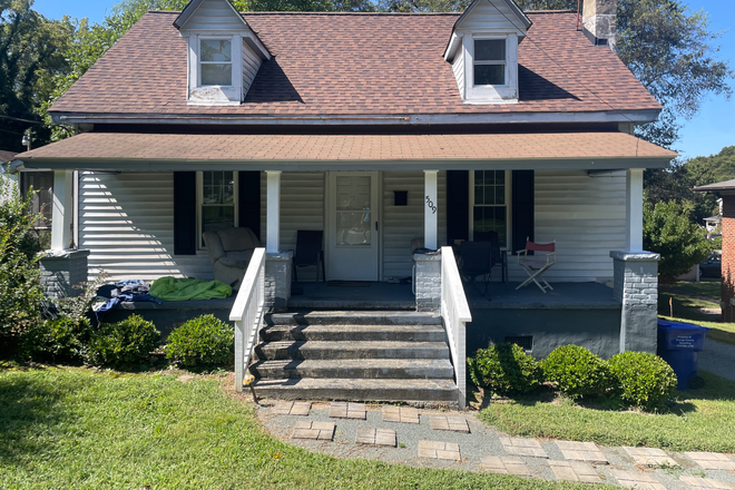 Outside street view - 3-bedroom house close to campus