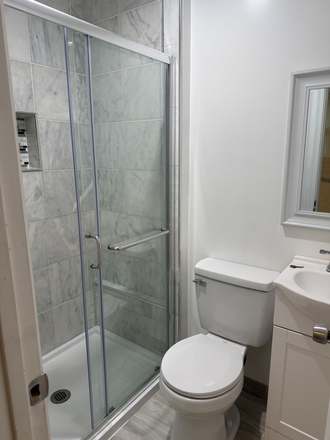 Marble bathroom - 5 minutes drive to Campus - Renovated Studio
