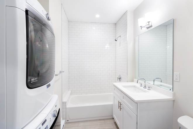 Bath - Washington St 4 Bed South End Apartments