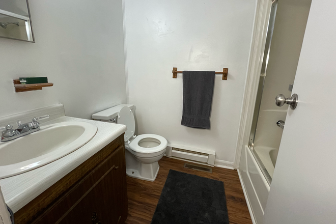Shared Bathroom - Cozy Home Just 13 Minutes from LU