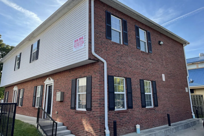 Outside - * 3 MONTHS FREE * Private Room and Bath, Close to Campus