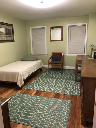 bedroom - beatiful bedroom for rent, private toilet, shared kitchen and den