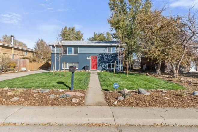 Outside view - House near Campus