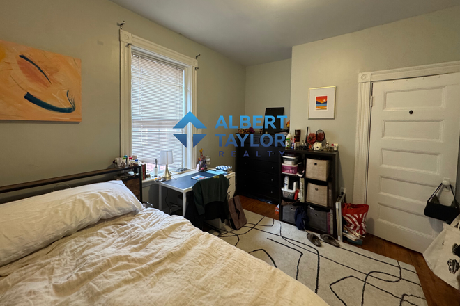 Bedroom #2 - Large 3 Bed Split in Cambridge!!