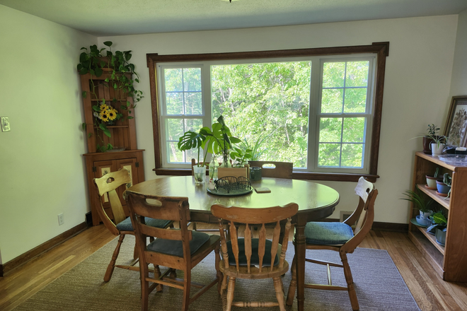 Dining Table - Quiet Fully Furnished Home Close to Campus