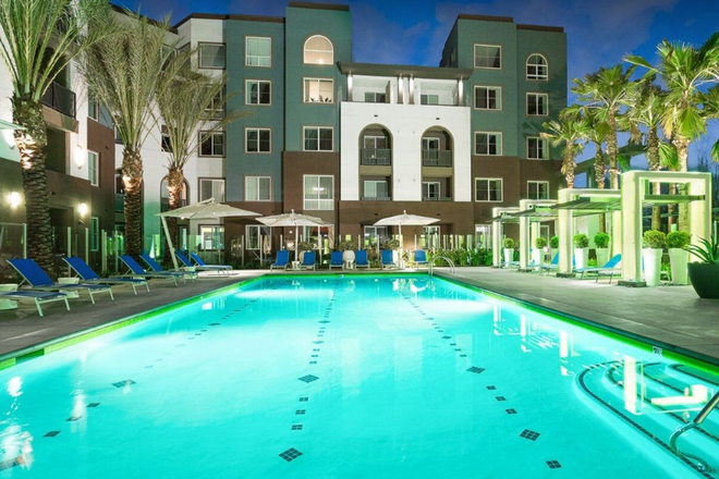 Swimming Pool - Fully Furnished Students/Interns Housing - Shared Room