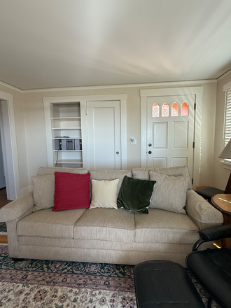 Front entrance, closet and sofa - Fabulous Bay View, Totally Furnished Apt., 10 min. walk to North campus entrance.