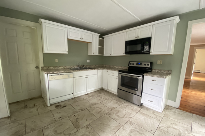 Kitchen - 747 Main Street U2