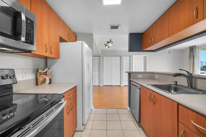 Kitchen - 2BR 2BA High Flr Incredible Views/Updated/Walk to UM Medical & Culmer Station Condo