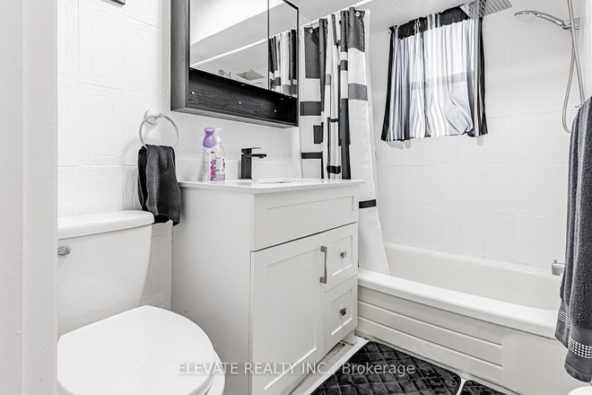 Bathroom - Private room in large two-storey apartment