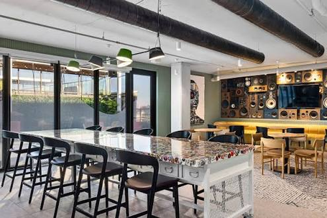 Rooftop amenities - Hub Cincinnati apartments