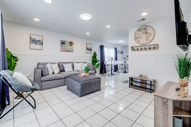 Living Room - Luxury Furnished Rooms Near ODU | Walk to Campus | Premier Location House
