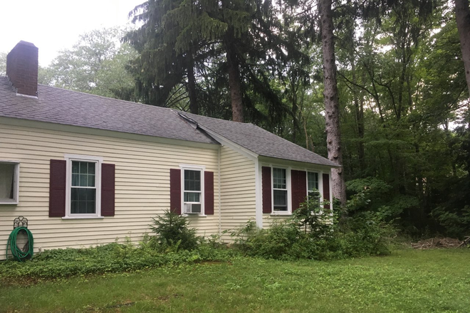 Street Front view of house - Cozy Farmhouse, Close to campus, room for up to 4