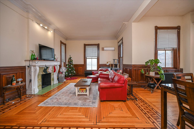 Living Room - 2365 Auburn Ave Apartments