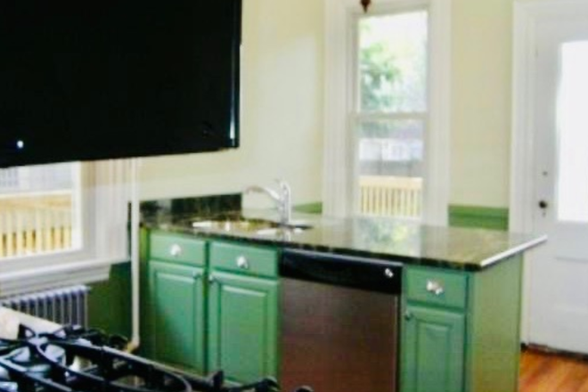 Kitchen - Huge 8 Bed 3 Bathroom Option! Duplex